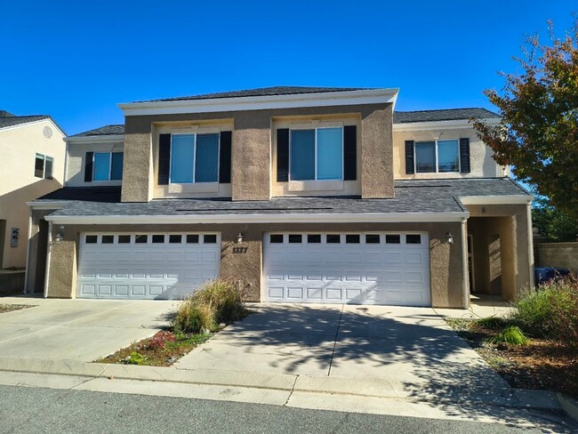 Building Photo - 1365 Browning St Unit B