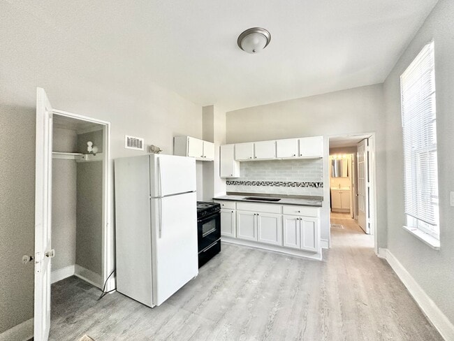 Building Photo - 2901 S 43rd St Unit 2901