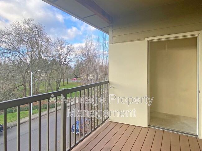 Photo - 537 Catron St N