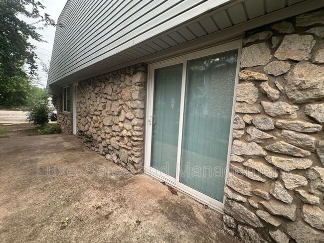 Photo - 6004 NW Expressway