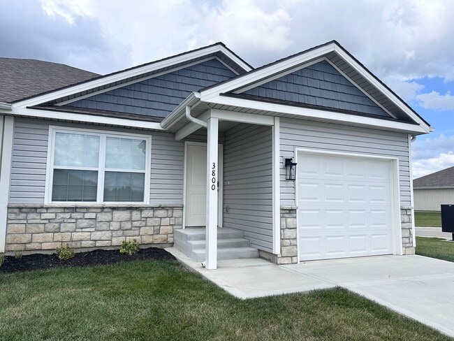 Photo - 4 Bed | 3 Bath | 1 Car Garage Duplex in Kansas City w/ Move in Special