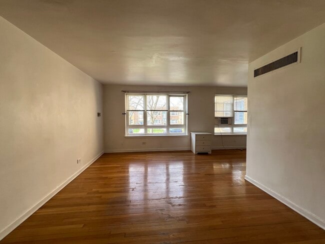 Photo - 5335 N California Ave Unit 203