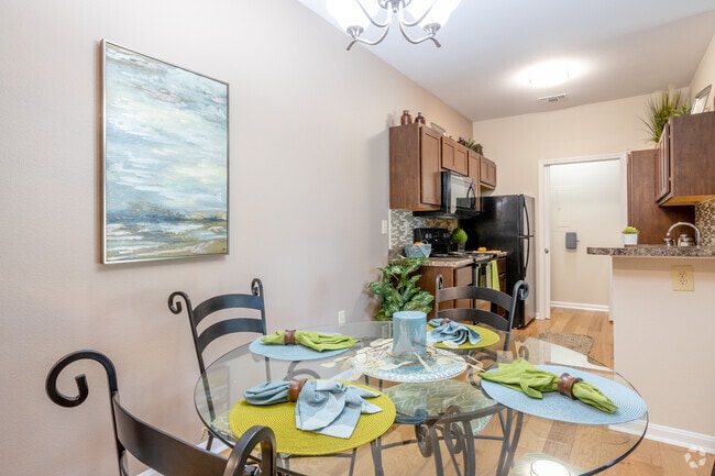 2BR, 2BA - 1,111 SF - Dining Area