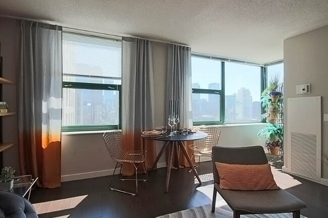 Photo - 88 W Huron St