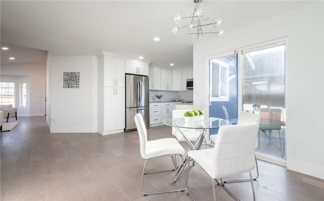 Photo - Contemporary rambler in Kent Station!