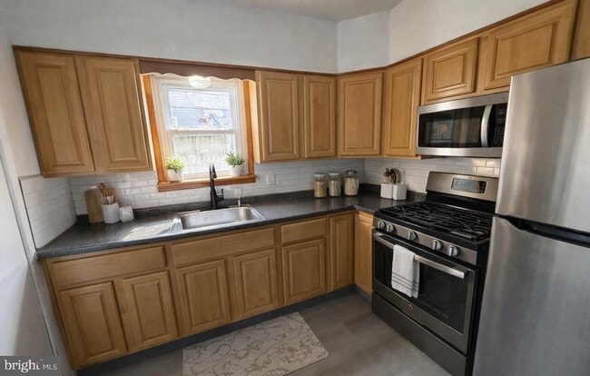 Photo - 1327 S Newkirk St