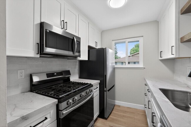 Photo - CITRUS HEIGHTS - Gorgeous Renovated Condo - All Brand New! Unit 4