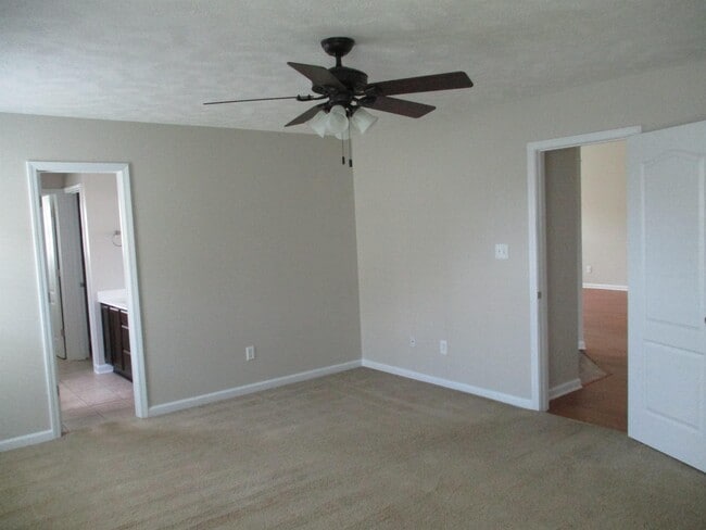 Photo - 220 Merin Height Rd