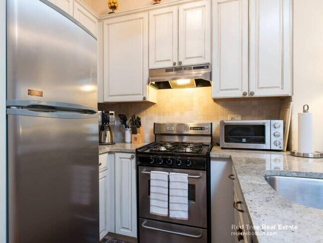 190 Beacon St Unit 3