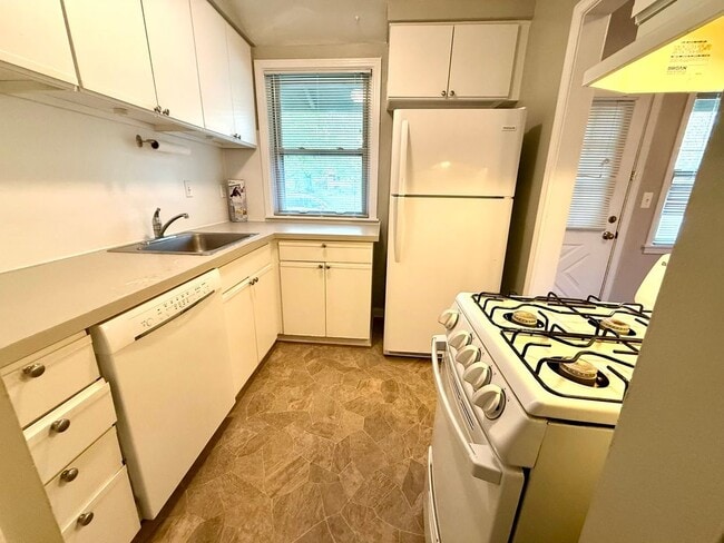 Photo - 2824 Whitewood St