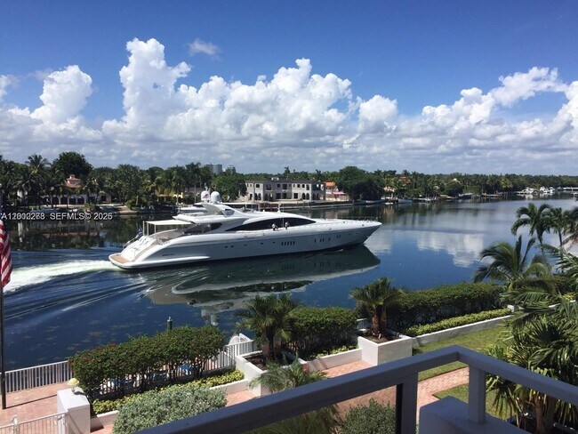 Photo - 5700 Collins Ave Unidad 15H