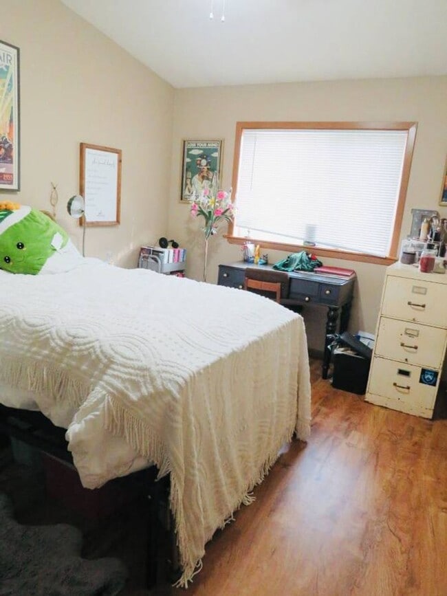 Photo - 1521 6th St E