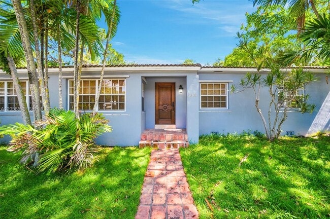 Building Photo - 2301 Tequesta Ln