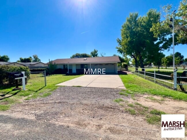 Building Photo - Nice 3 bedroom home on horse property in t...