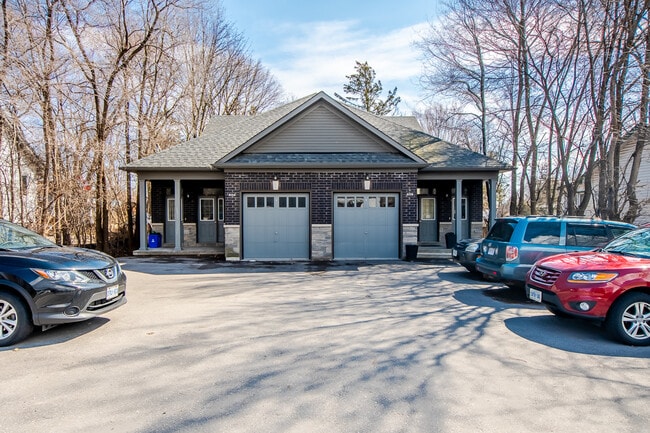 Building Photo - 805 B Dundas St W
