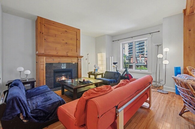 Photo - 12 Somerset St W