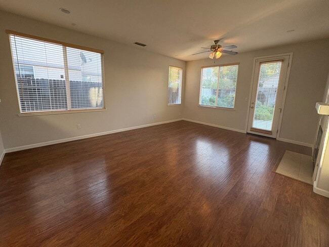 Photo - Beautiful 3 Bed 2.5 Bath Brentwood Home