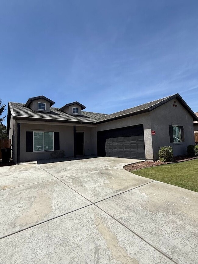 Building Photo - Charming Southwest Home!