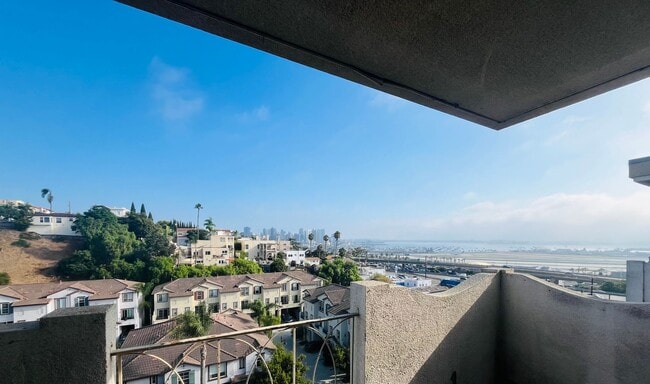 Building Photo - HUGE 2BD/2BA CONDO IN MISSION HILLS - AMAZ...