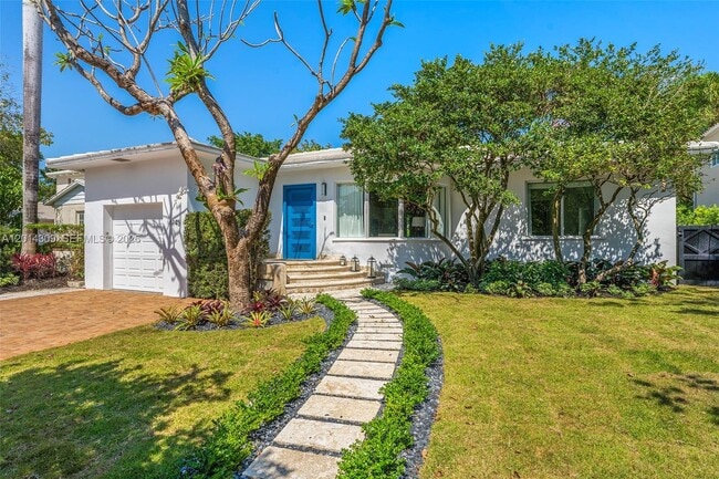 Building Photo - 6145 La Gorce Dr