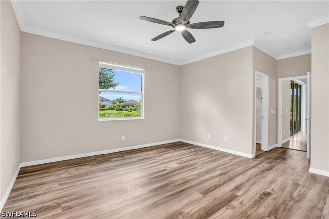Photo - 2061 Hamlin St