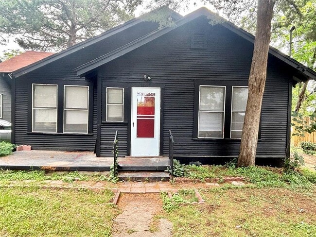 Photo - 1203 Leona St House