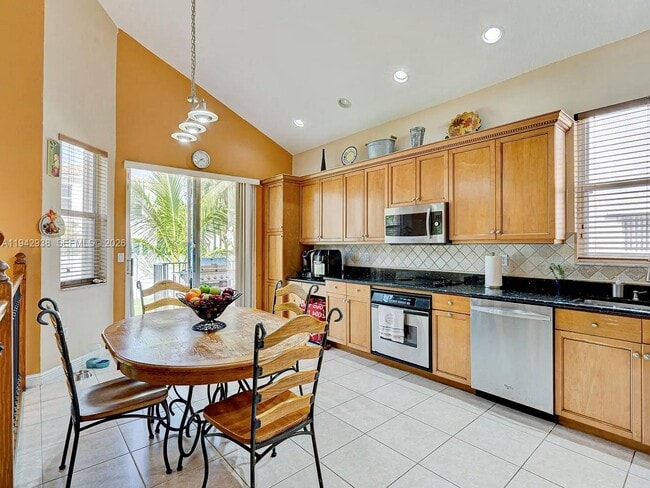 Photo - 4910 SW 163rd Ave