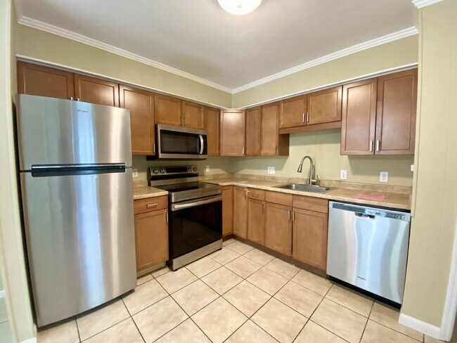Two Bedroom Condo Located close to Everything Hilton Head Island has to Offer!