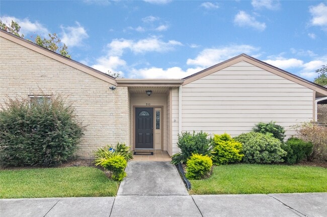 Photo - 910 Fleetwood Pl Dr