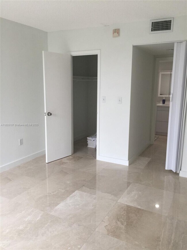 Photo - 17570 Atlantic Blvd Unit 406