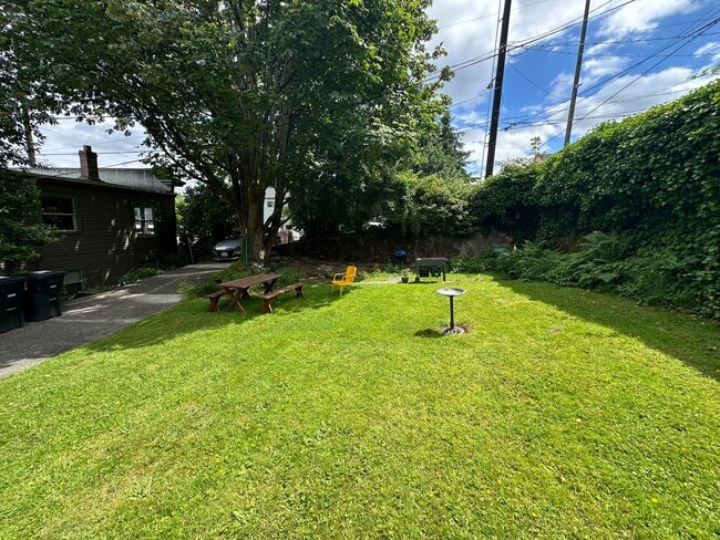 Building Photo - 69 Etruria St Unit E