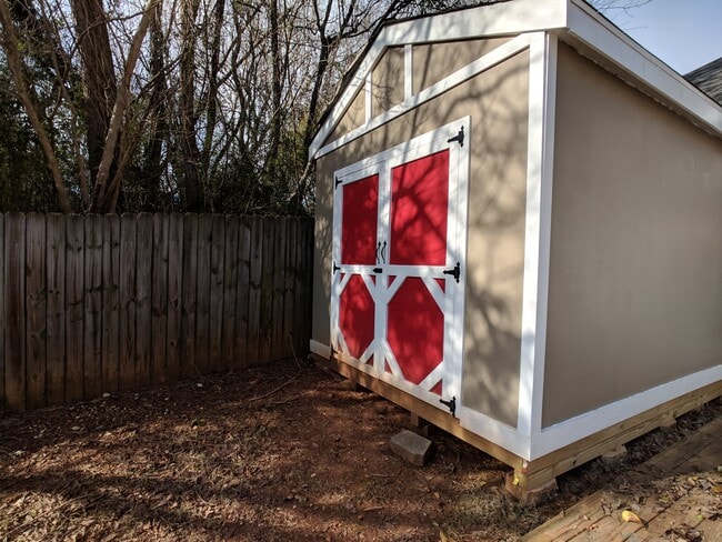 12x10 storage shed. - 101 Vistawood Ct