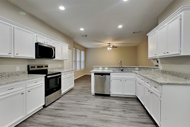 Photo - 26953 Kings Crescent Dr