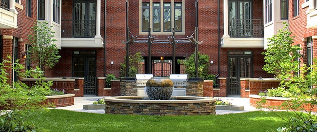 Building Photo - 2810 Selwyn Ave Unit 326