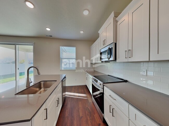 Photo - 1519 N Barkvine Ave