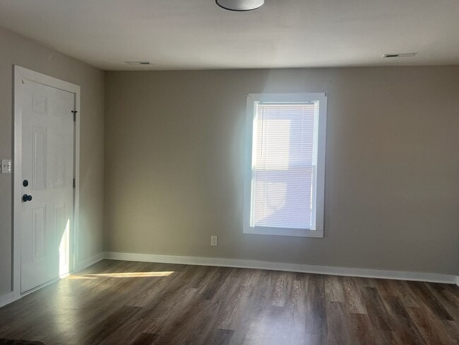 Photo - 235 Ann St NW