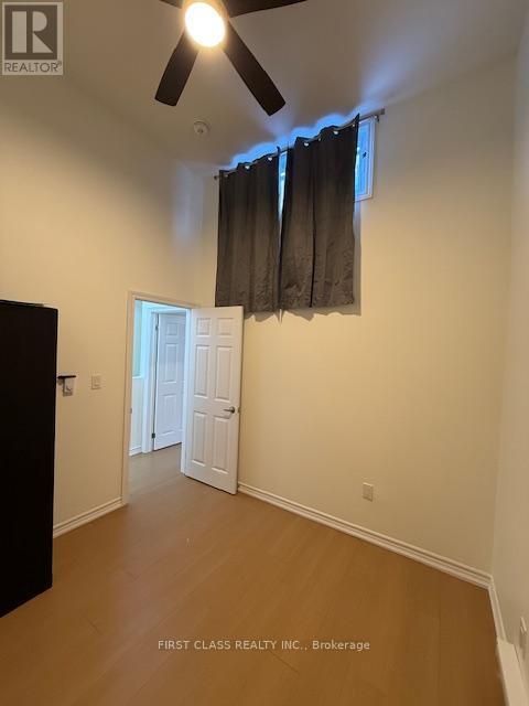 Photo - 404 Queen St W