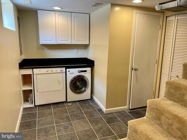 Photo - 2735 S Veitch St