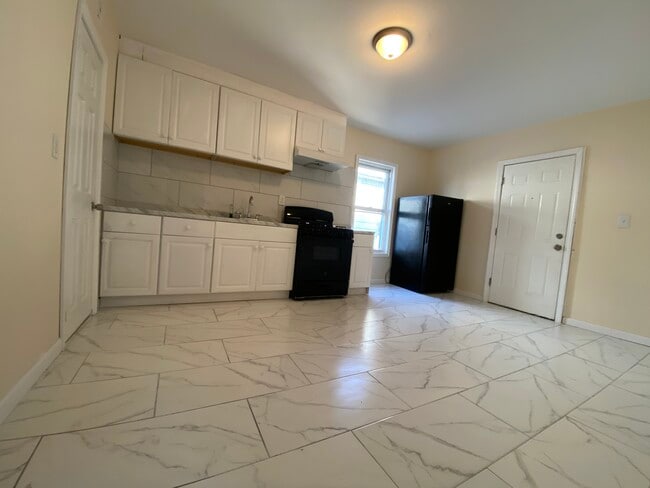 Photo - 450 Poplar St