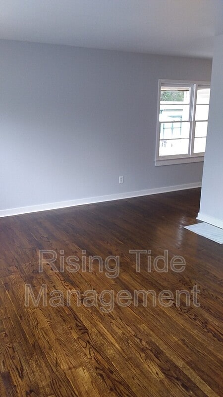 Photo - 1125 Camellia Rd
