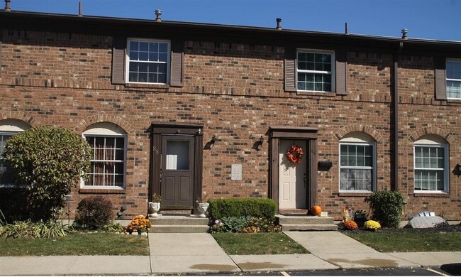 Building Photo - 86 Tarryton Ct W Unit 16D Rental
