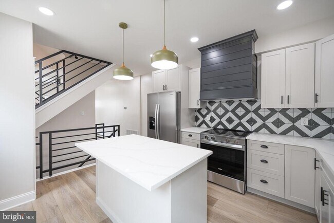 Photo - 521 N Douglas St