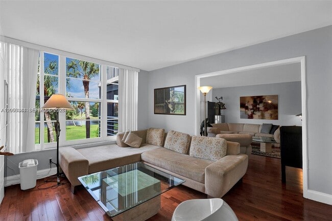Photo - 3970 Oaks Clubhouse Dr Unit 302
