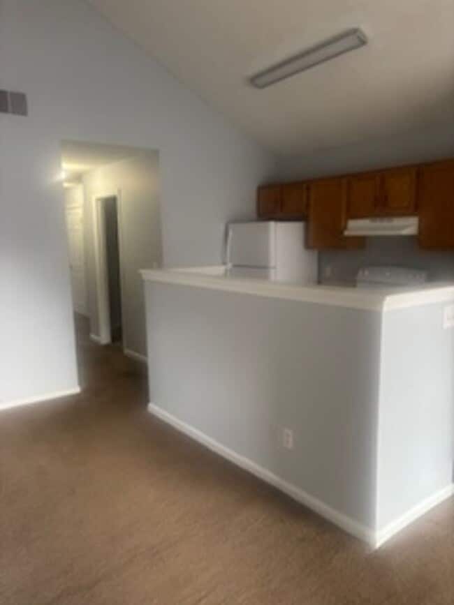 Building Photo - RH - 331