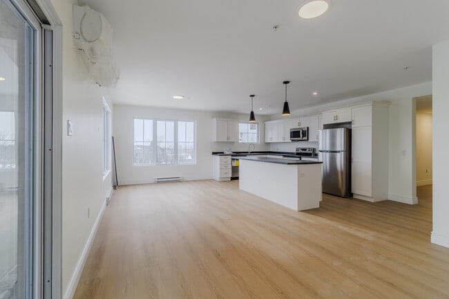 Building Photo - 2 Bed 2 Bath Apartement Unit 1