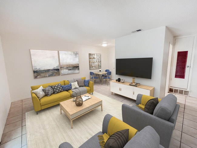 Fantastic living space - 2802 Westhill Dr