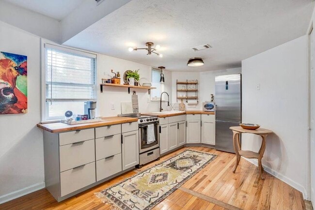 Photo - 360 S Franklin Blvd Unidad 23