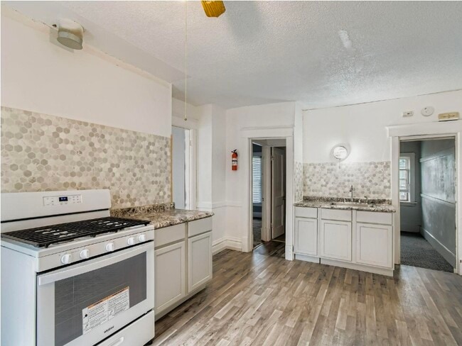 Photo - 597 Geranium Ave E