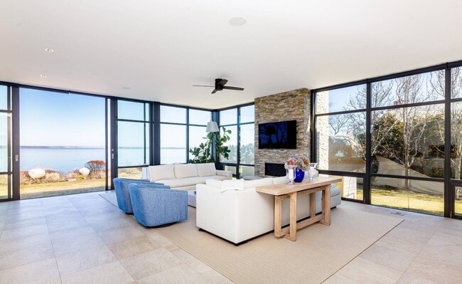 Photo - 247 Kings Point Rd