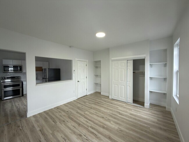 Building Photo - 5503 W Girard Ave